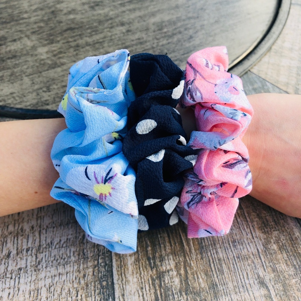 ⭐️ 5/15 ⭐️ Hair Scrunchies - Picture 5 of 8